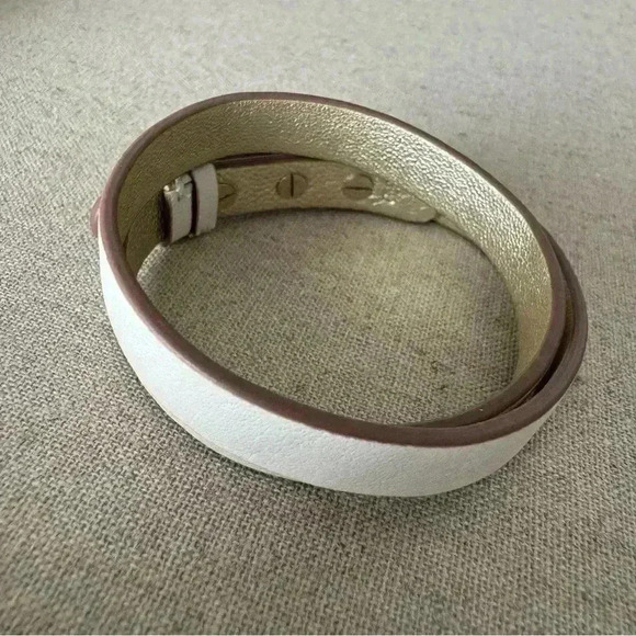 Stella & Dot Signature Engravable Leather Wrap Bracelet - Picture 7 of 7